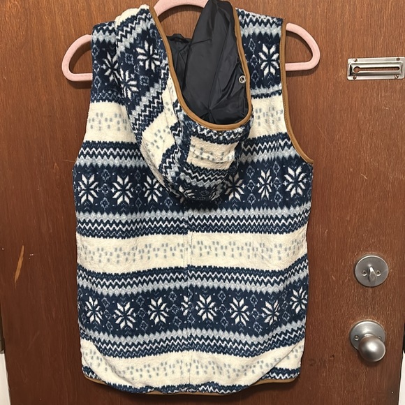 NWT ASOS Hooded Fluffy Vest - Picture 6 of 8